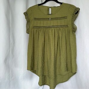 RO & DE Olive Green Lace Detail Babydoll Blouse. Size Small.